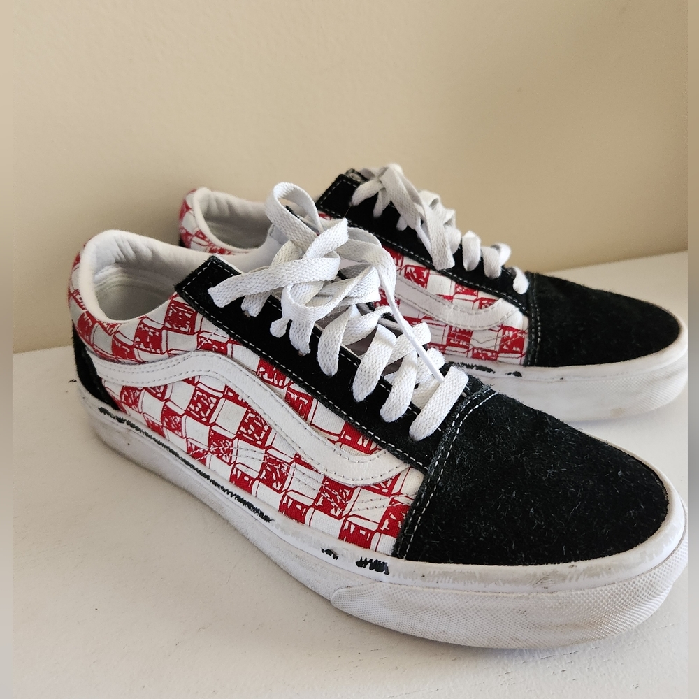 Vans low top checkered shoes